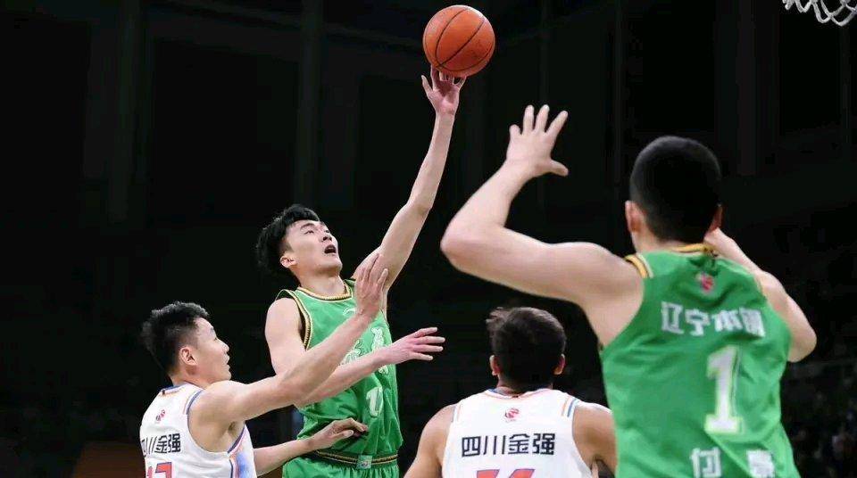 湖北男篮大捷四川,重返季后赛争夺 湖北男篮大捷四川,重返季后赛争夺