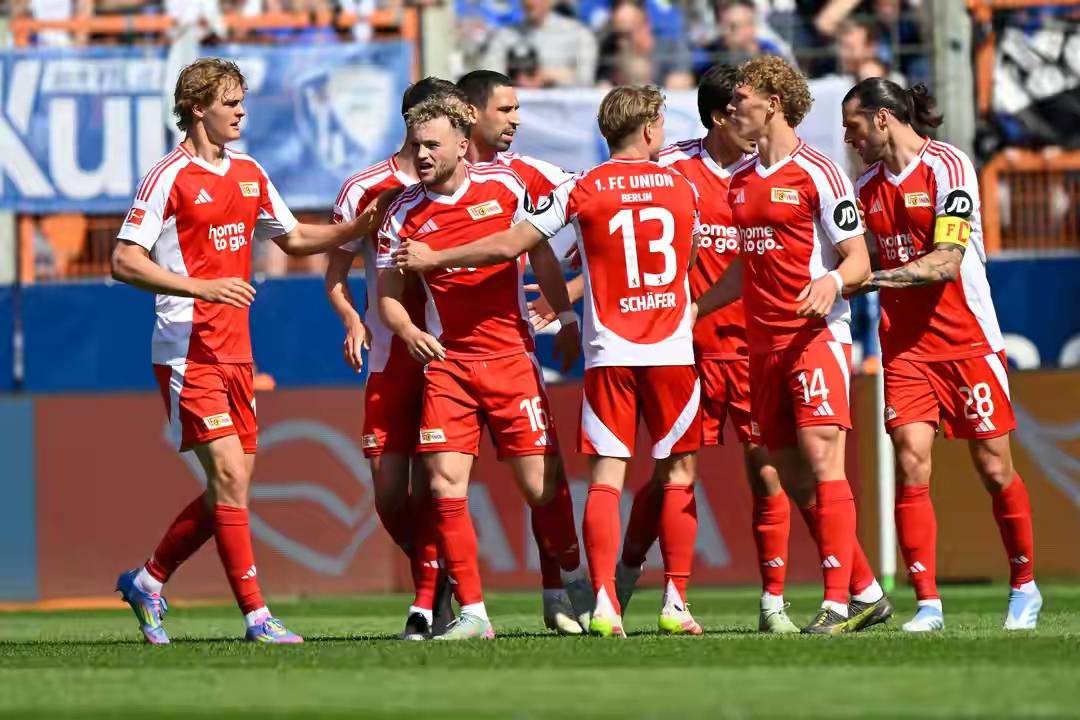 奥格斯堡破门迎战,德国联赛颠沛流离 奥格斯堡破门迎战,德国联赛颠沛流离