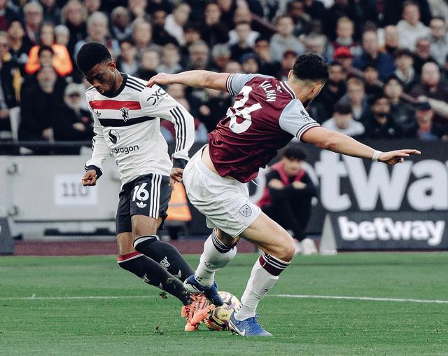 曼联主场战平西汉姆联,英超战绩平平升降不定 曼联主场战平西汉姆联,英超战绩平平升降不定