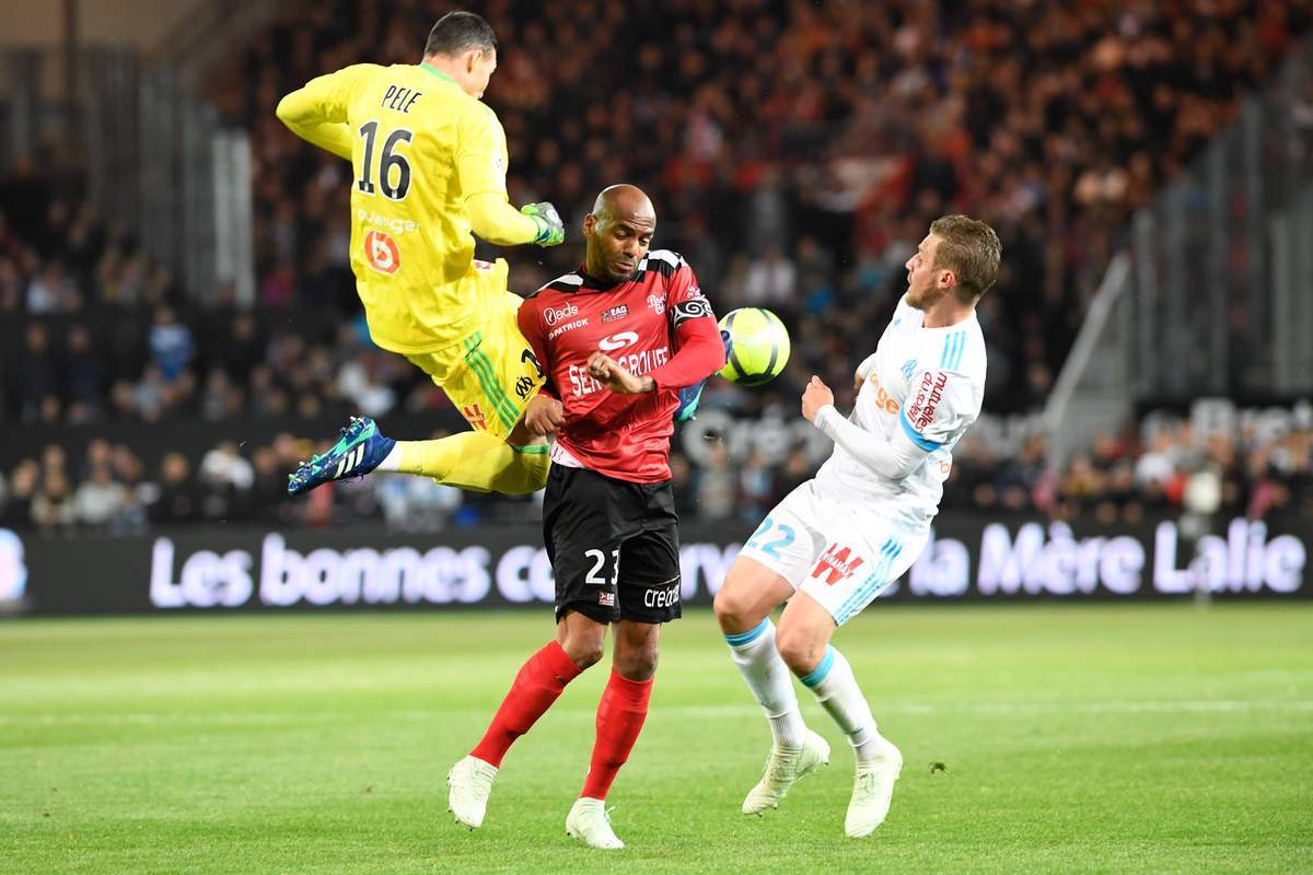 甘冈客场遭遇逆转,球员愤怒 甘冈客场遭遇逆转,球员愤怒