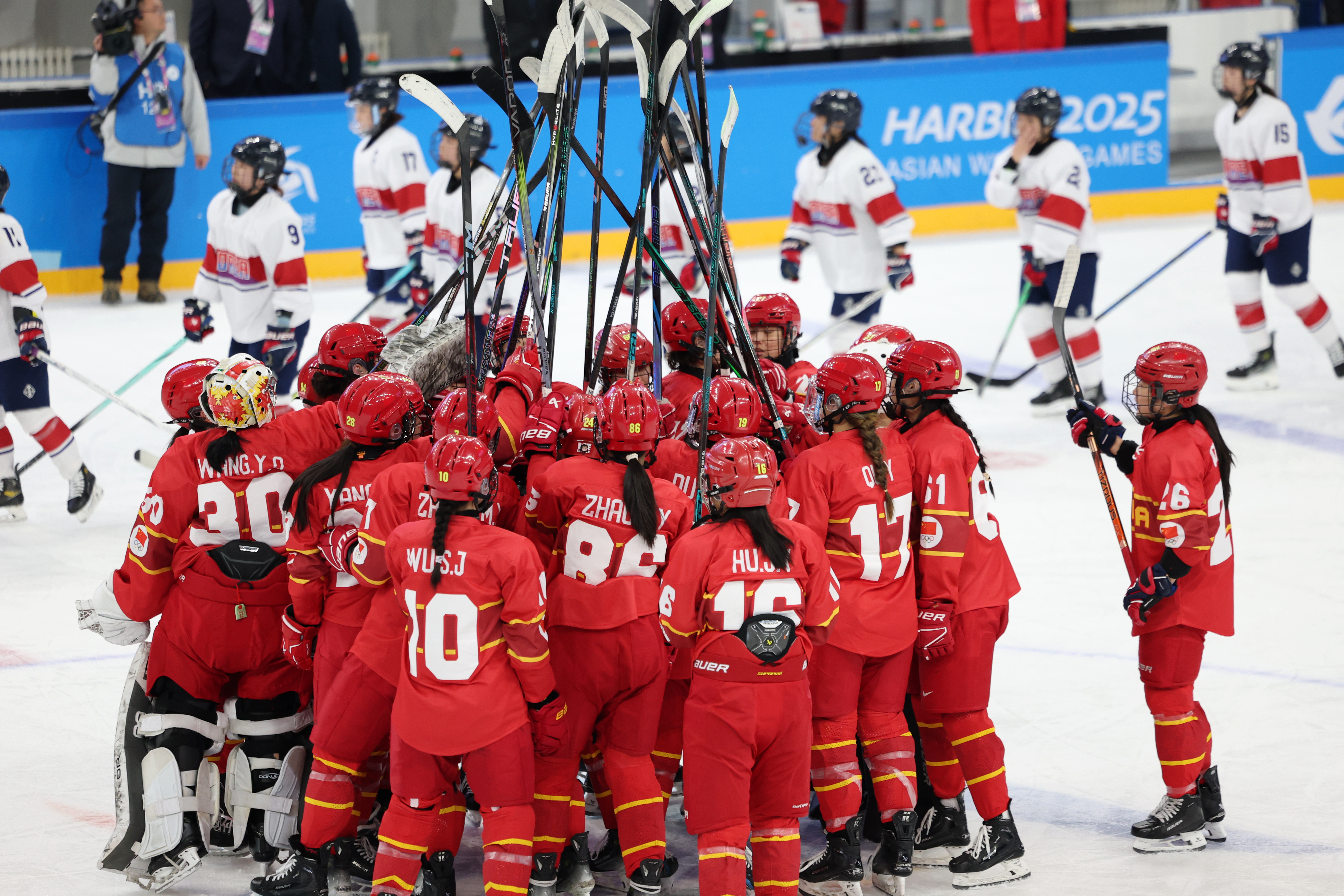 东亚球队在赛场上彰显团队合作与风采 东亚球队在赛场上彰显团队合作与风采