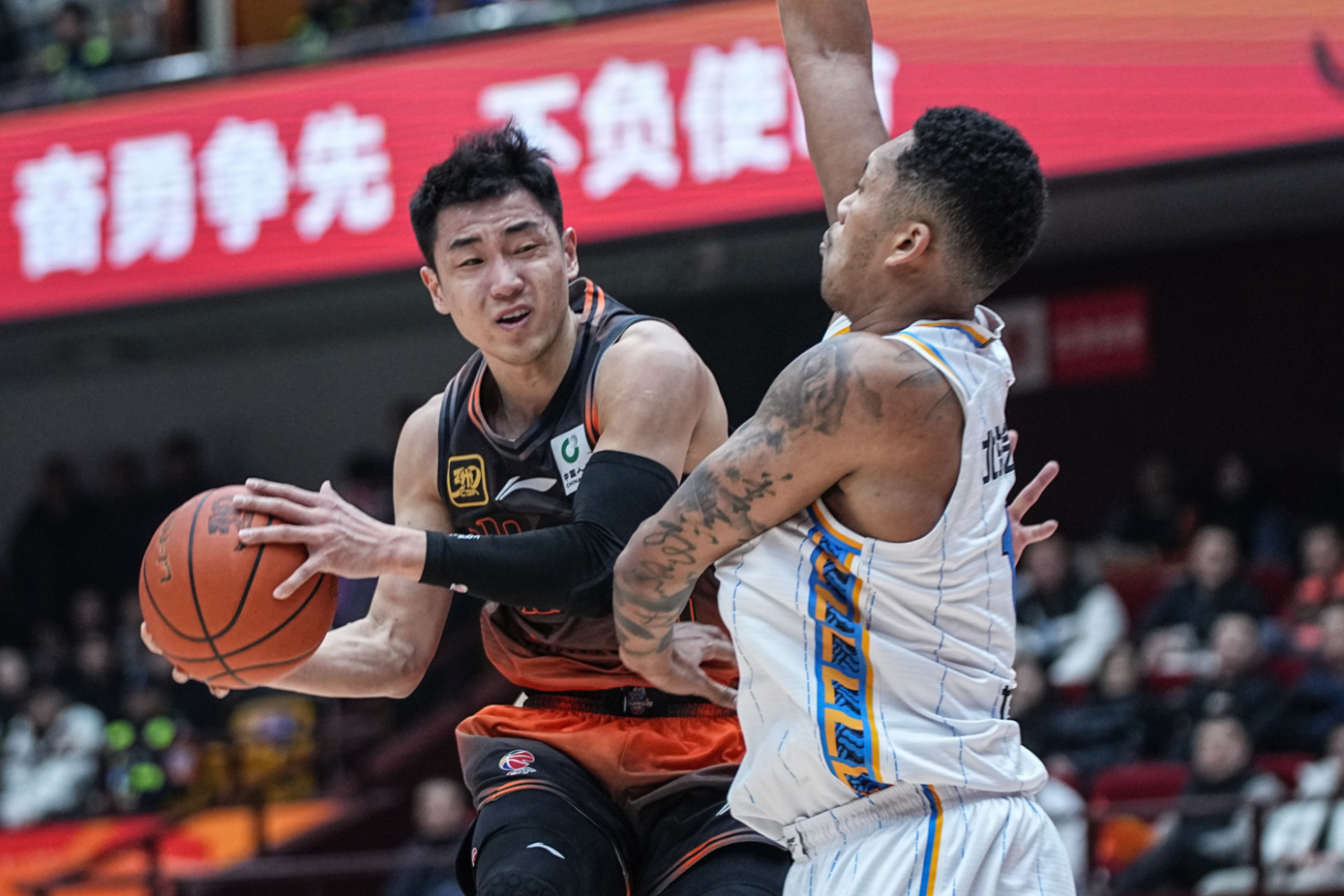 星空体育官网入口-北京京城队员全力出战，取得胜利