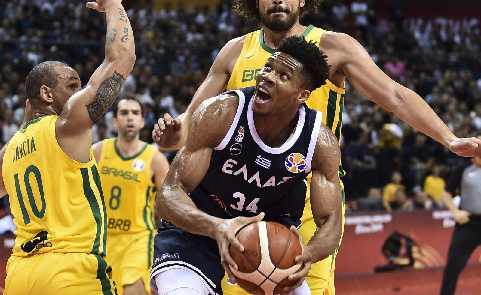 爵士队扬帆起航势不可挡，篮球舞台闪耀光芒耀眼